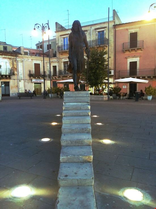 Piazza Carafa - Monumento al principe Carafa Grammichele Jessika Vanella 